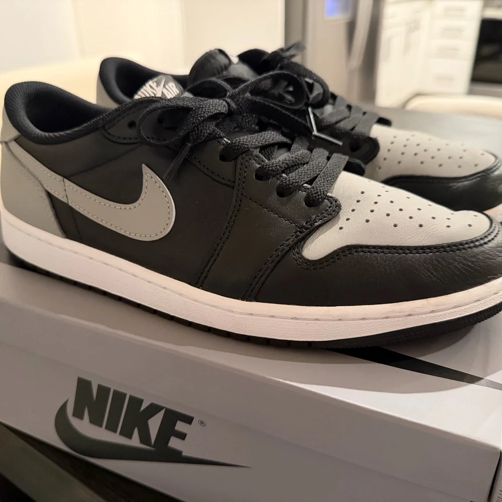Nike Men's Black and Gray Air Jordan 1 Retro Low size 11.5 - Picture 2 of 6